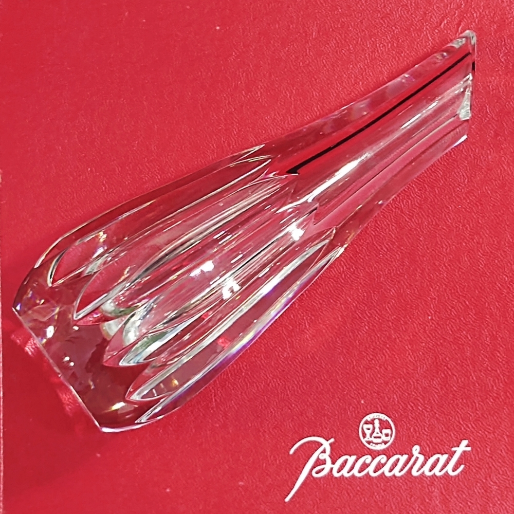 Baccarat Mid-Century Modern Crystal Albane Teardrop Bud Vase - Picture 3 of 8